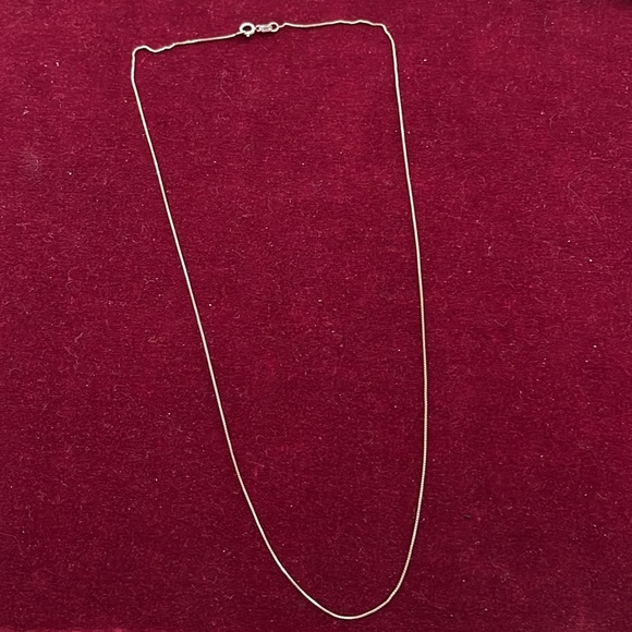 Fine gauge 18” sterling box chain. - Picture 2 of 4